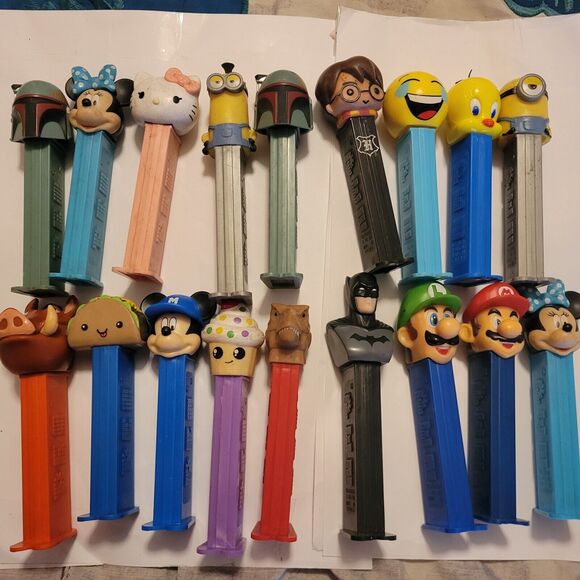 Mixed Lot of 18 Vintage PEZ Dispensers. Various characters - Picture 2 of 2